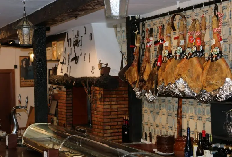 inside of the restaurant cortijo de pepe in malaga