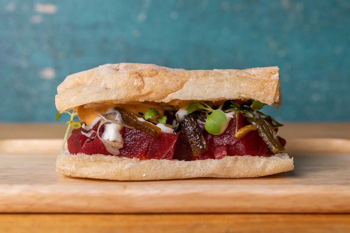 smörgås med tonfisk på La Cosmopolita