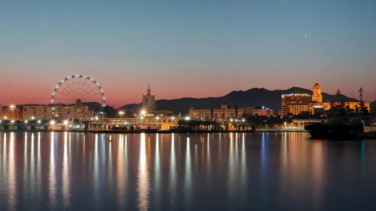coucher de soleil dans le port de Malaga