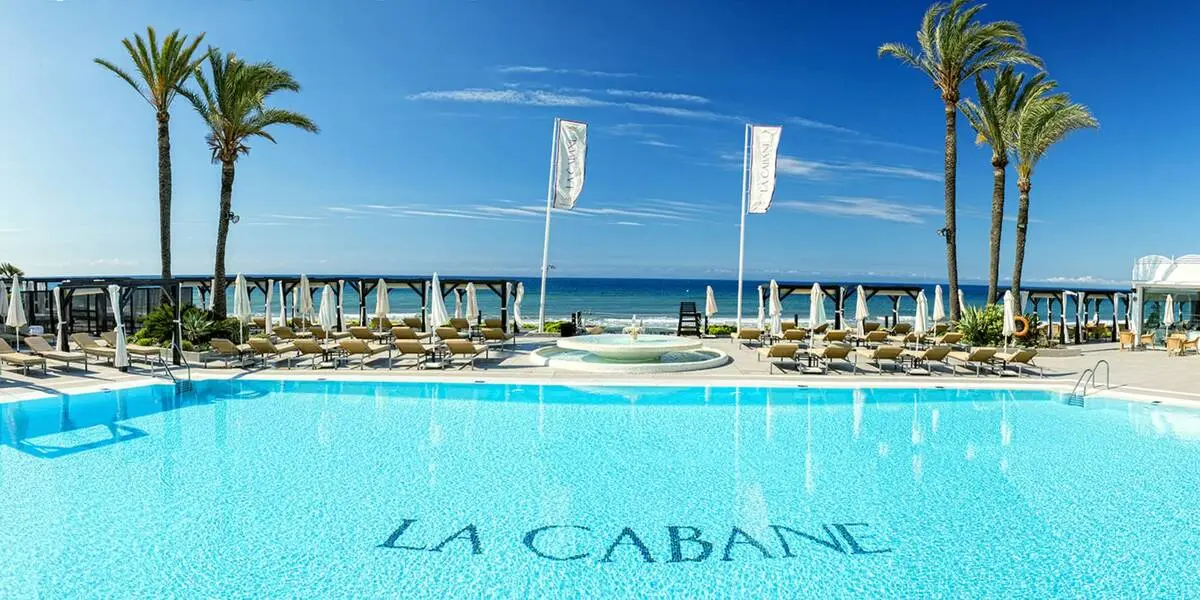 swimming pool of La Cabane Marbella