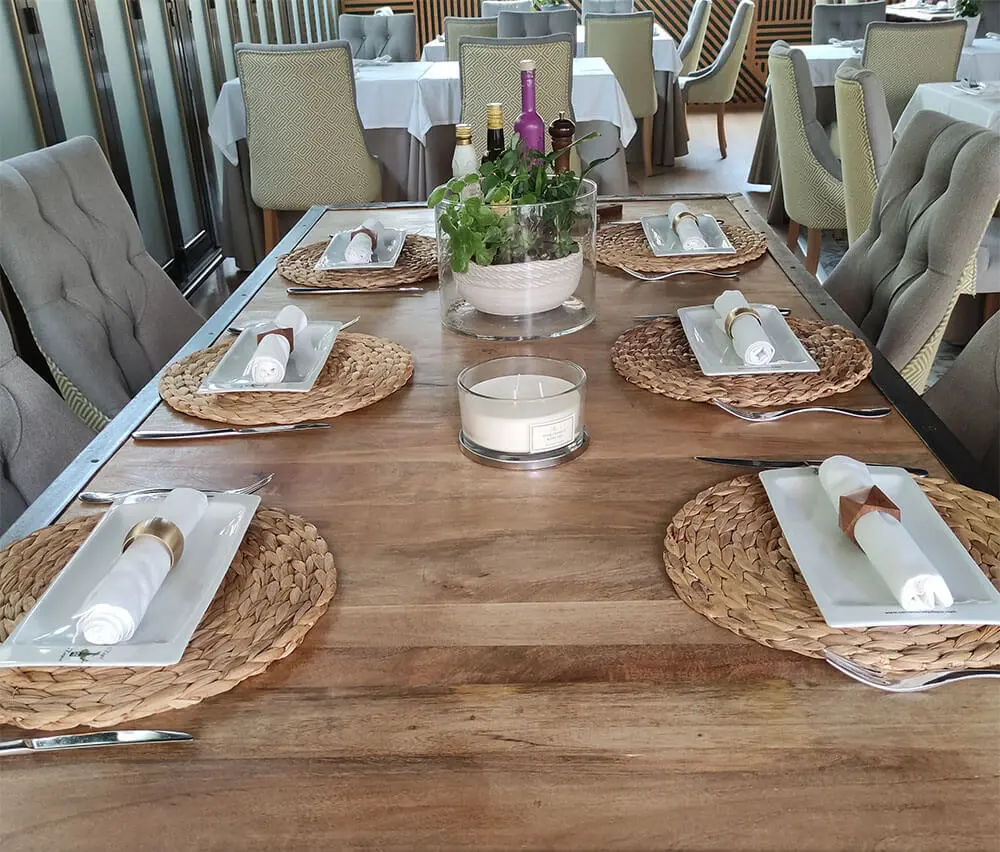 Tisch im Tipi Tapa Fuengirola aufgestellt