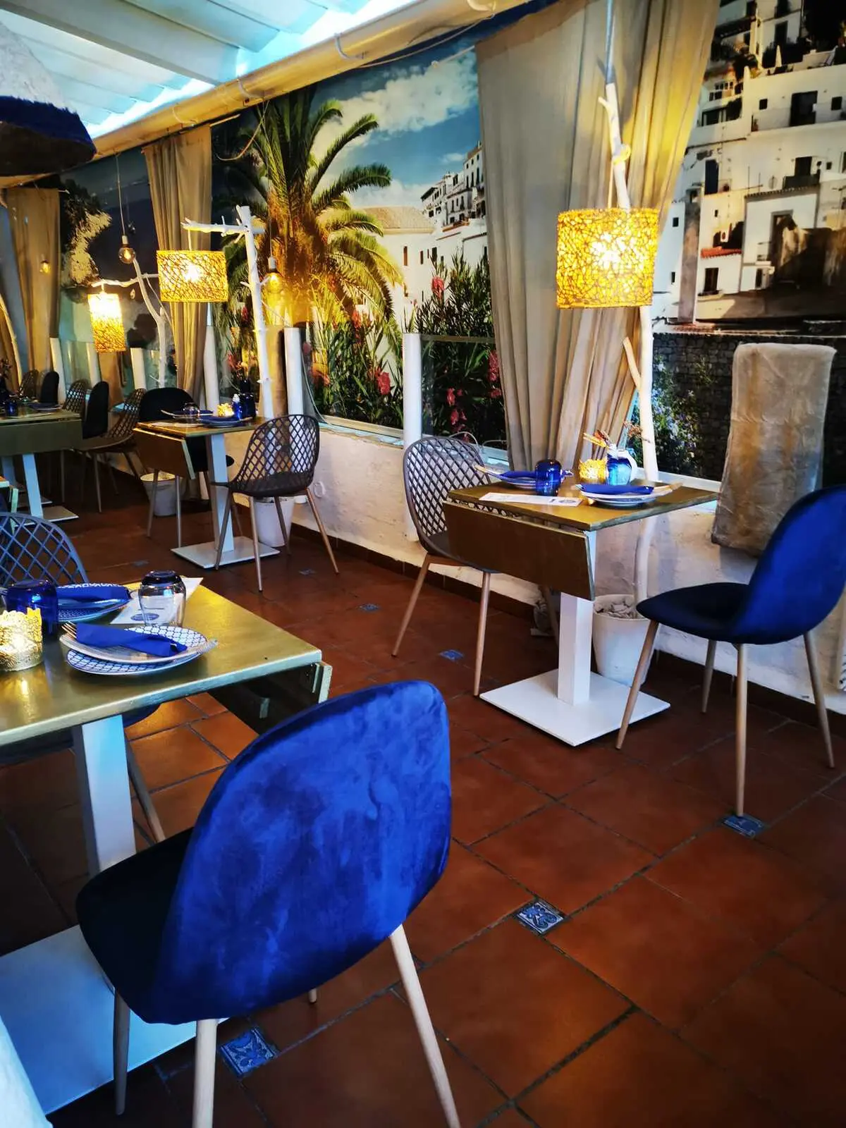 Décoration méditerranéenne à l'Ibiza Style Bar