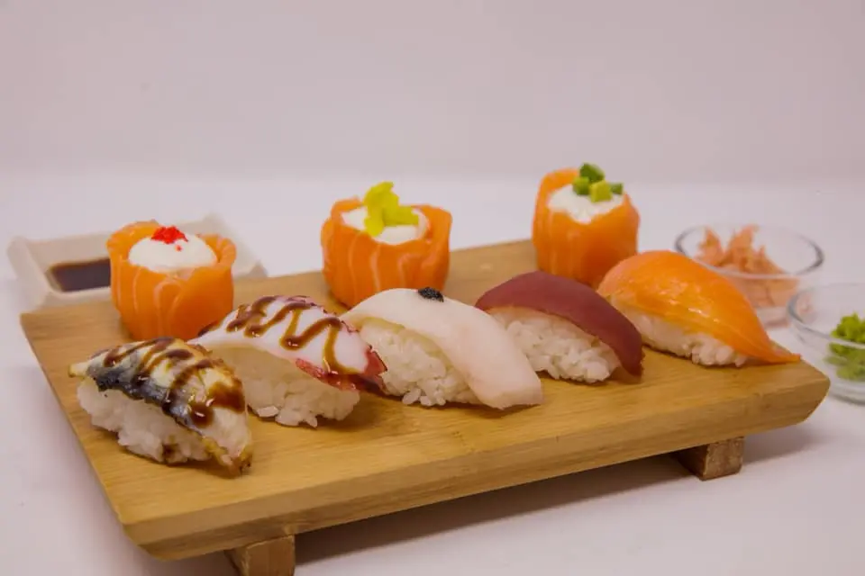 Holztablett im Matuya Sushi