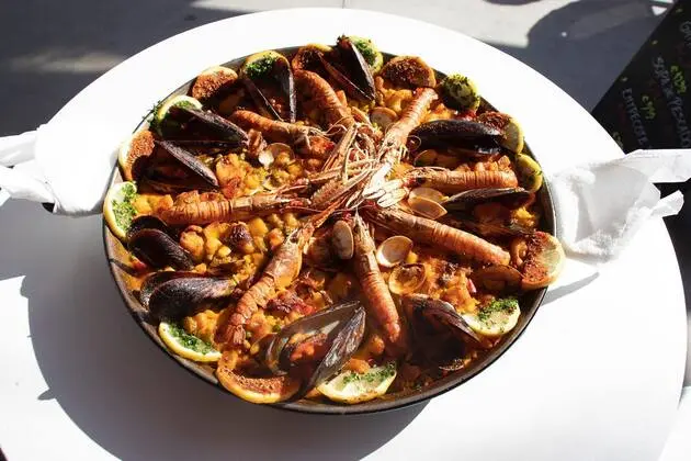 Paella with seafood at La Red