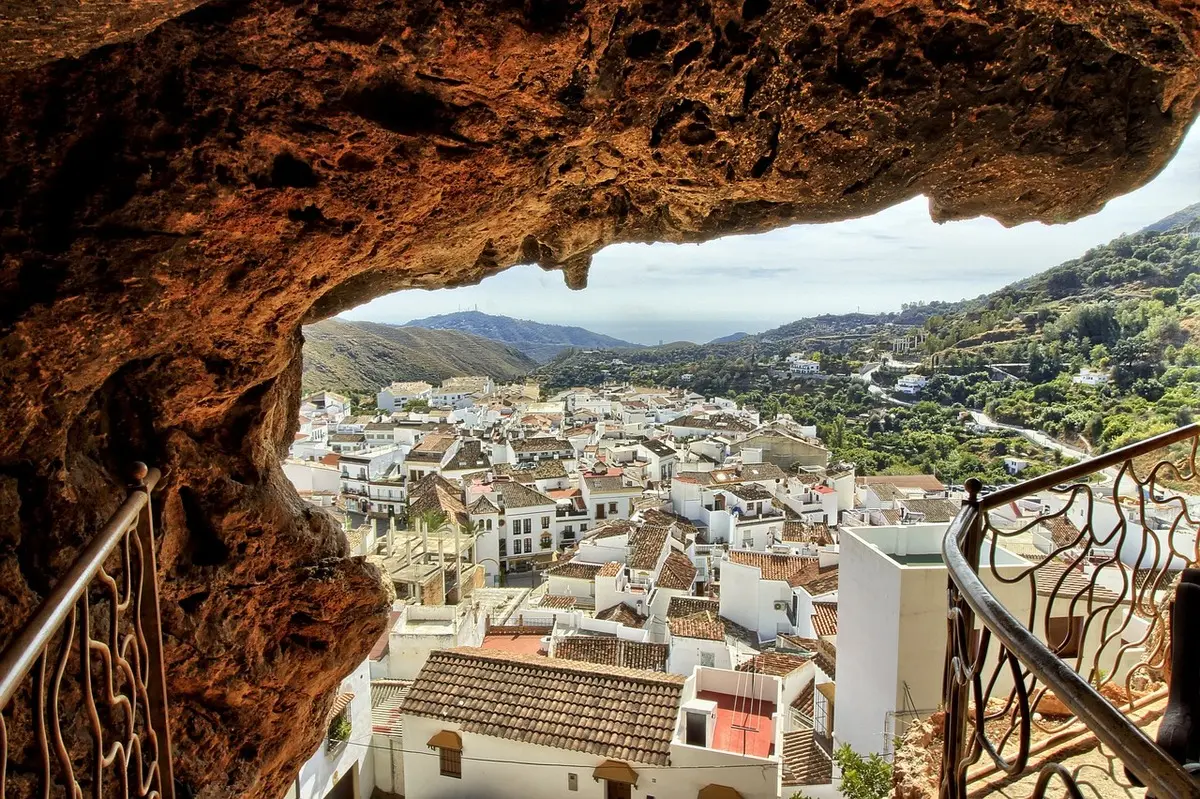 Enestående udsigt fra udsigtspunktet ved Cuevas de Ojén