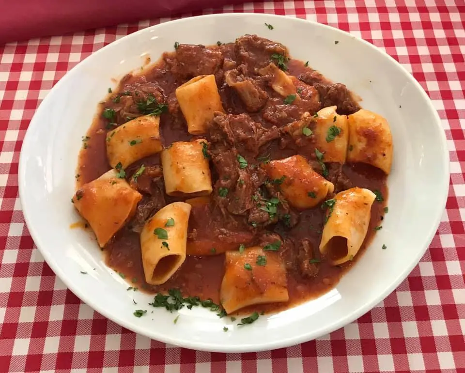 Lekkere pastaschotel met vlees bij Lo Spuntino
