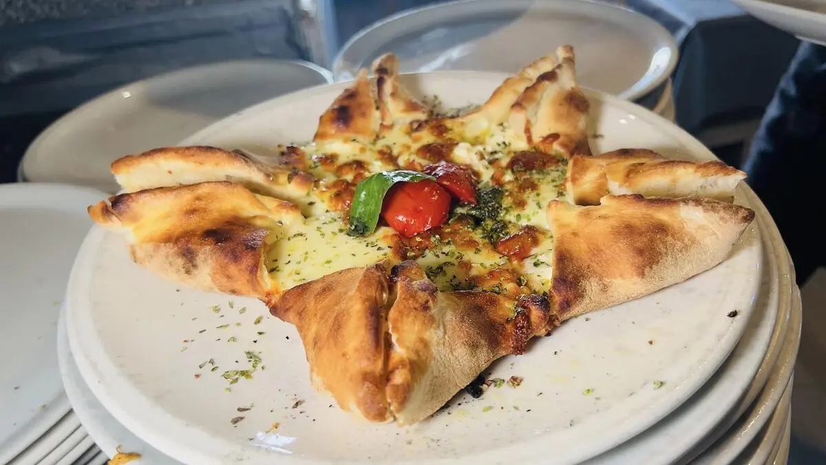 Original pizza at Bellavista Mare