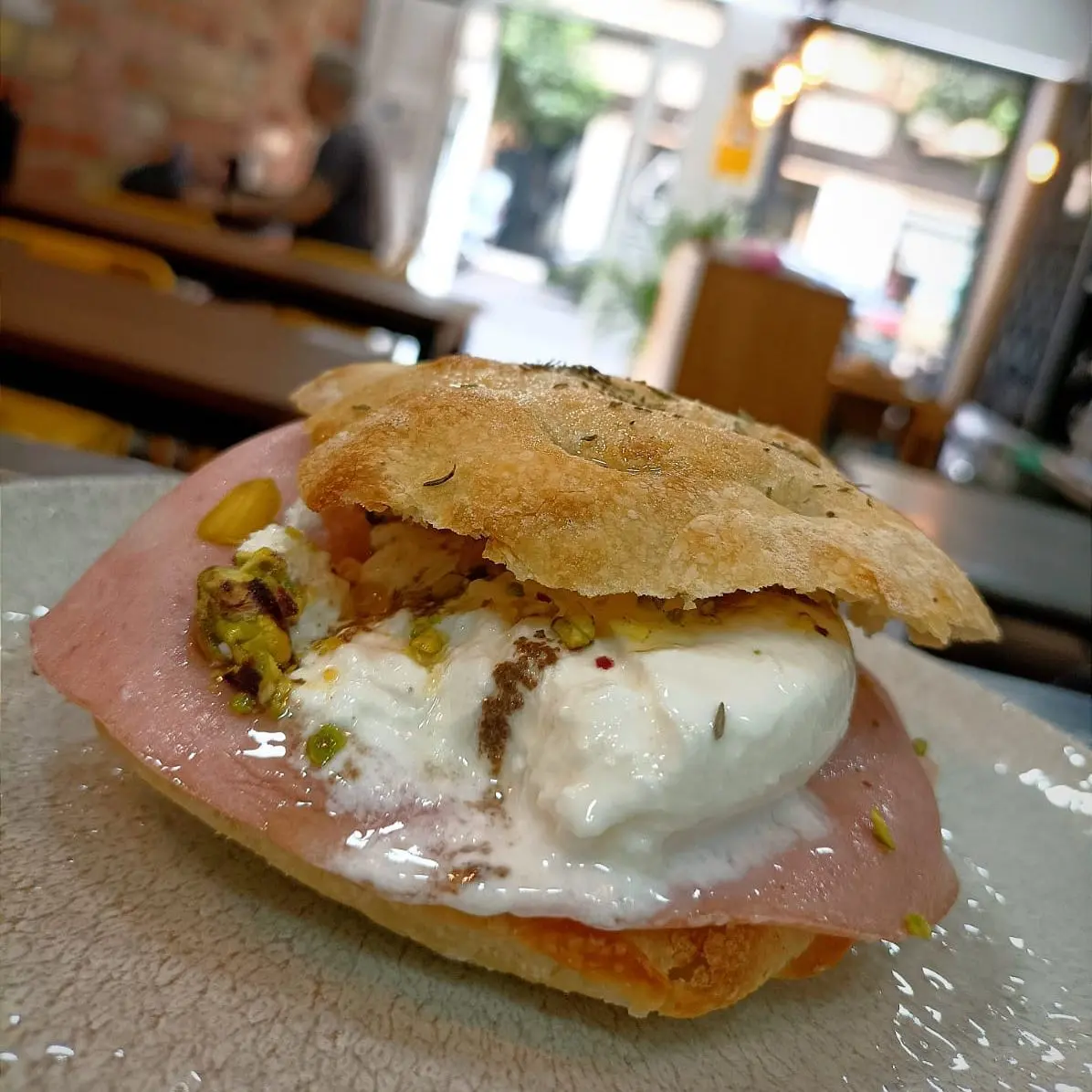 Sappige Italiaanse sandwich bij Sabor a Napoles Restaurant