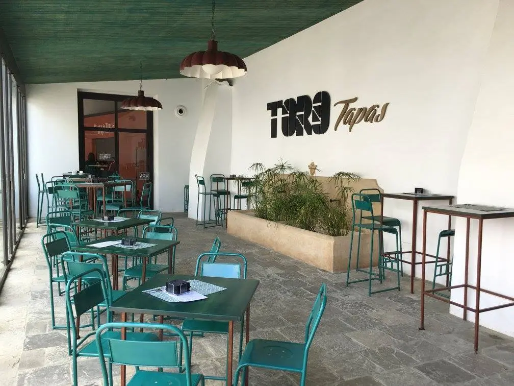 Entrance and terrace of Toro Tapas