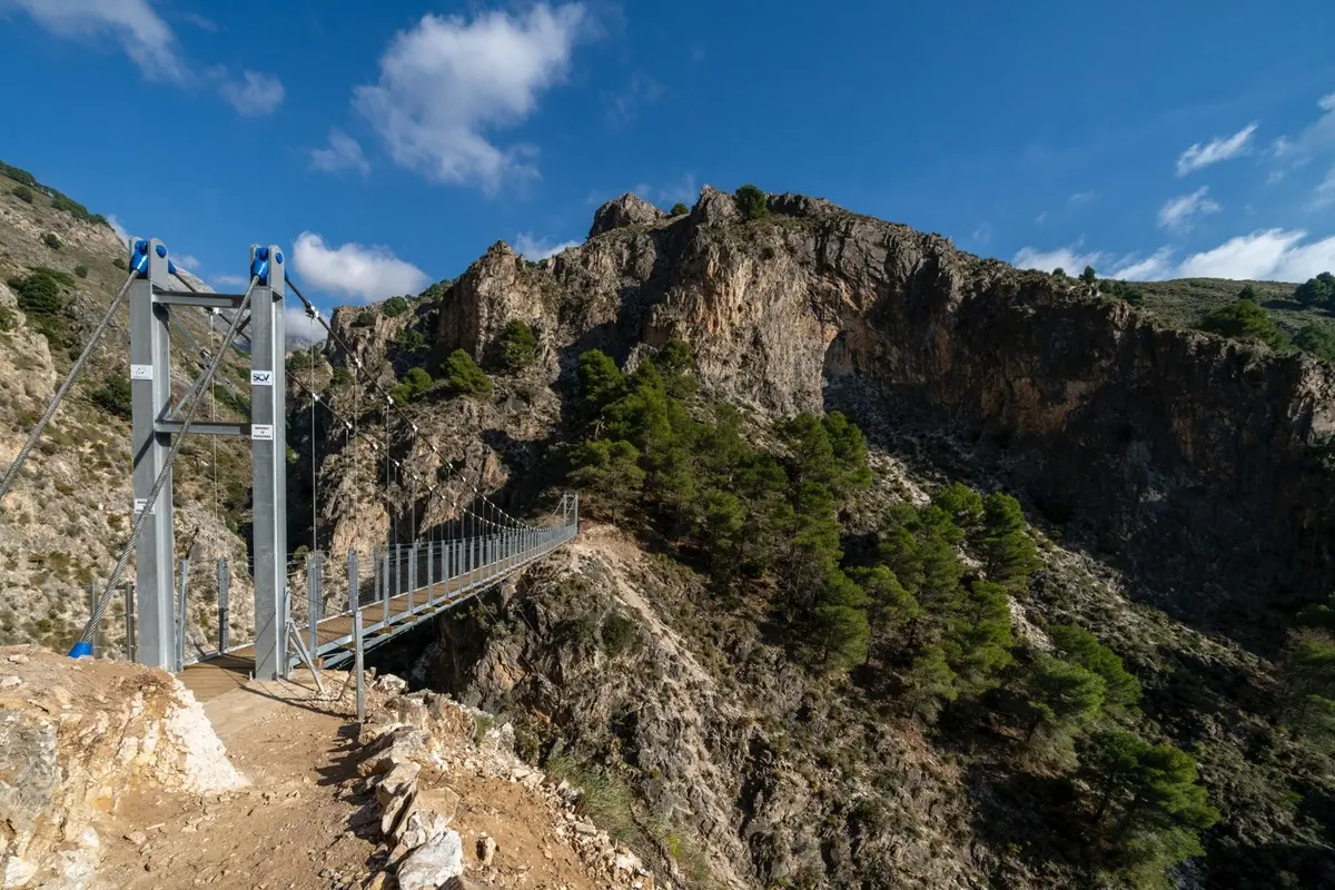 Bergig väg över El Saltillo-bron