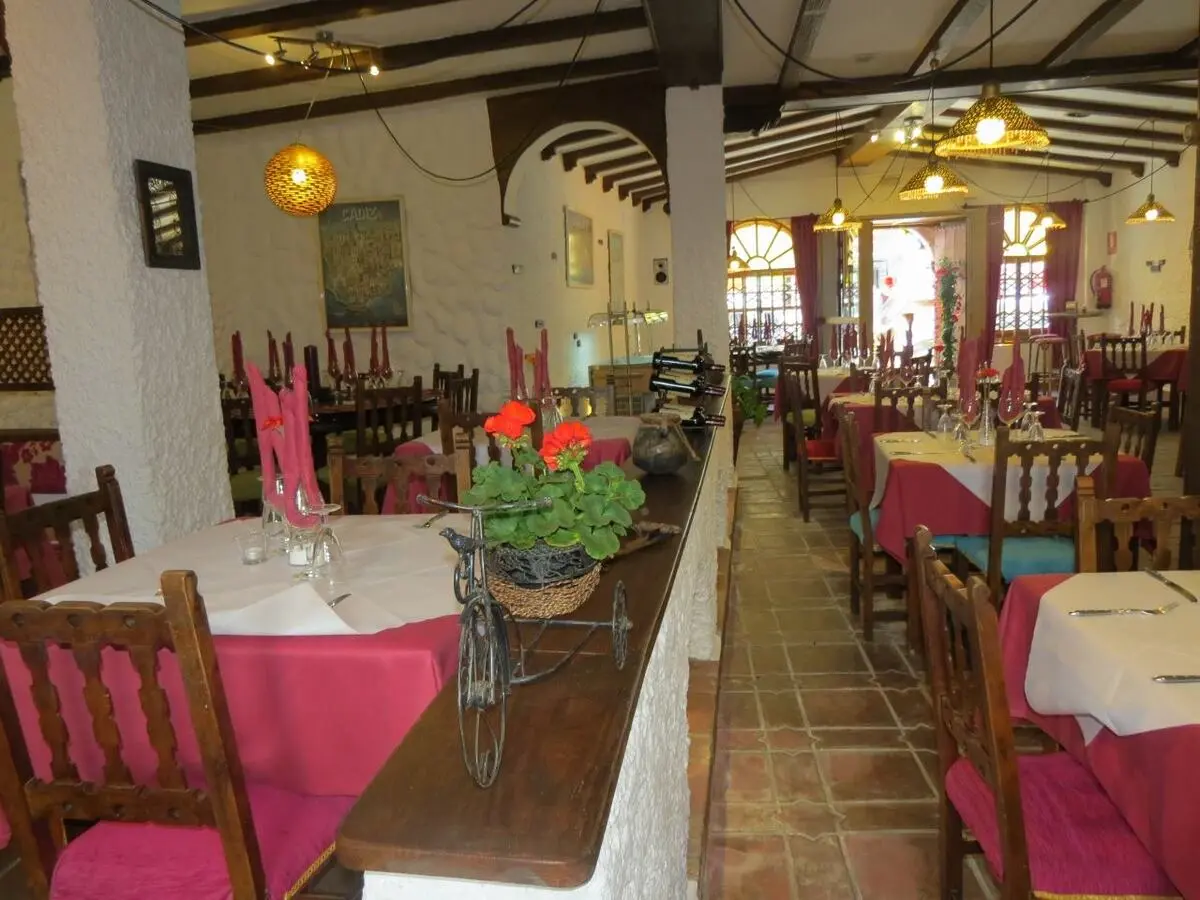 Klassieke eetzaal bij Restaurante El Refugio