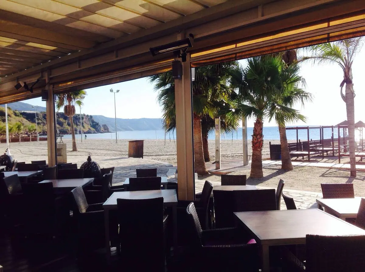 Eten direct aan het strand bij Restaurante Playa & Sol Lounge 