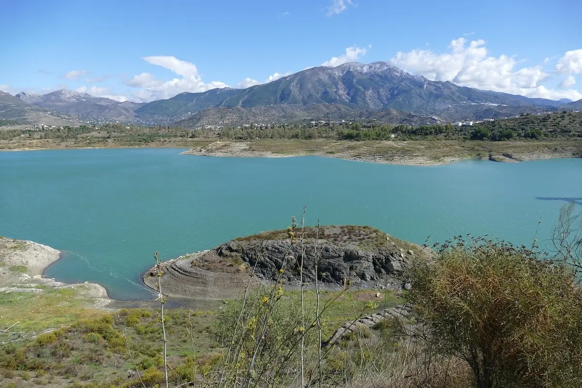 Imposing reservoir of La Viñuela