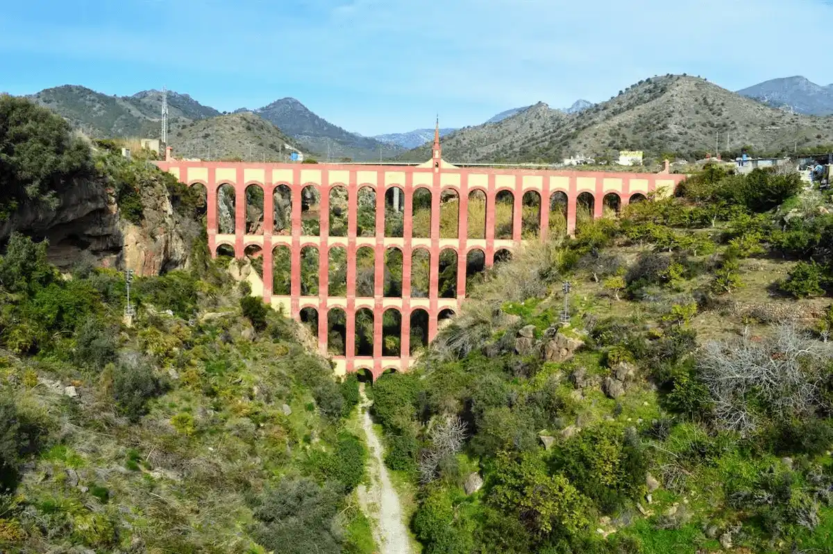 Groot aquaduct van de Adelaar