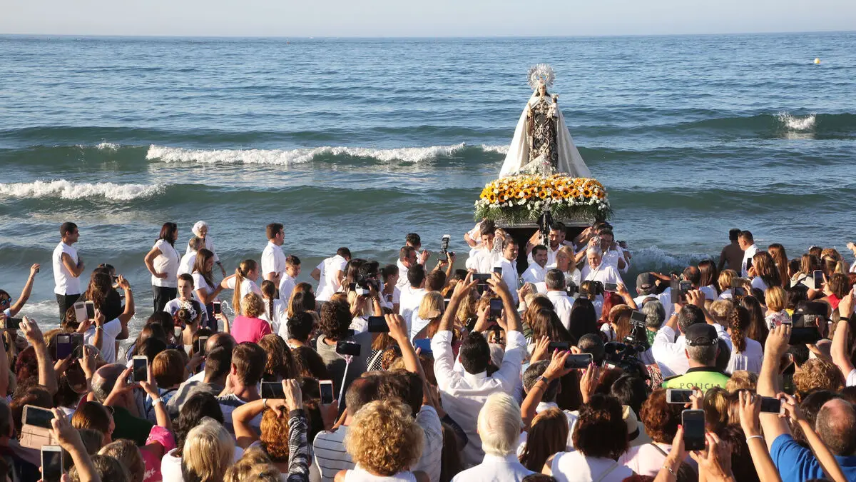 Aankomst van de Virgen del Carmen op het strand