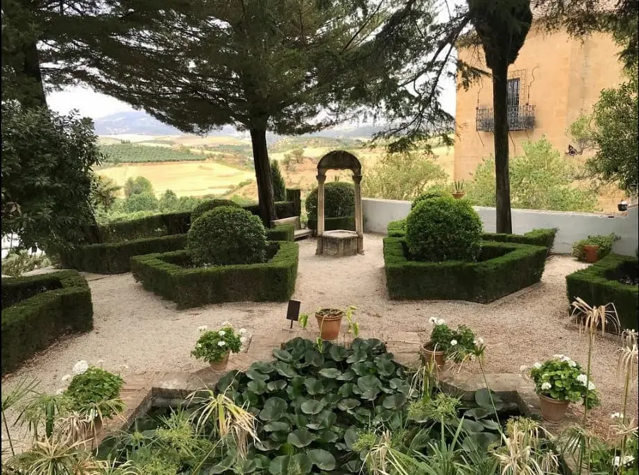 Garten mit Blick auf das Haus des maurischen Königs