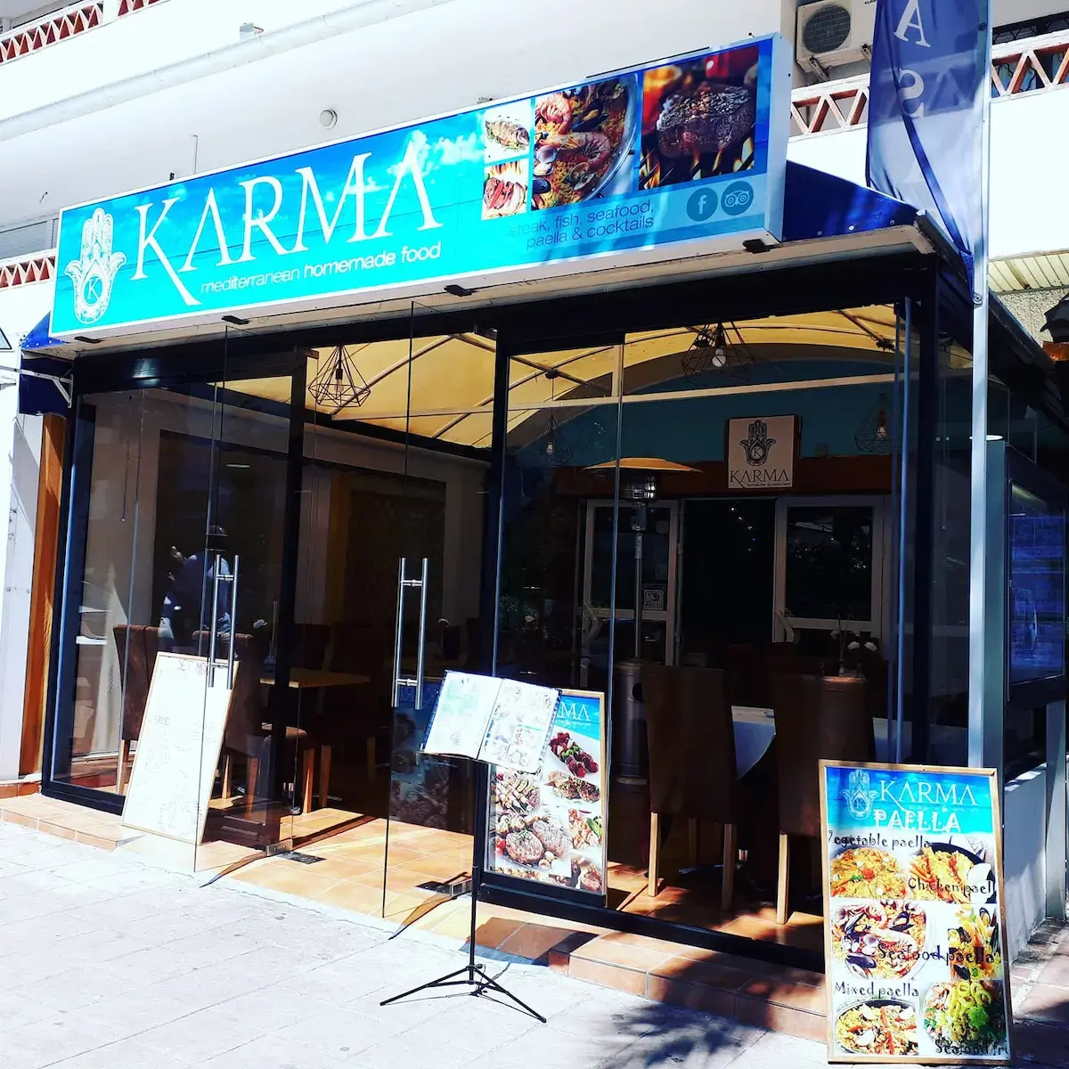 Entrada principal a KARMA Mediterranean restaurant
