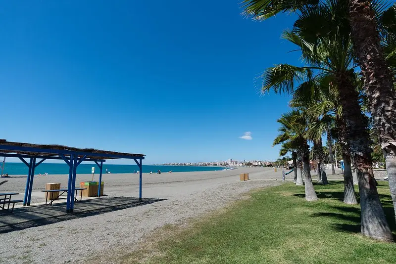 Amplias playas con vistas en la Caleta de Vélez