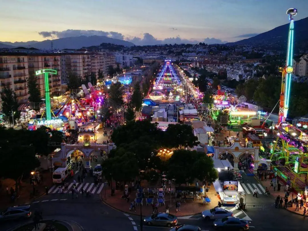 Evenemanget hålls både på dagen och på natten i Fuengirolas centrum