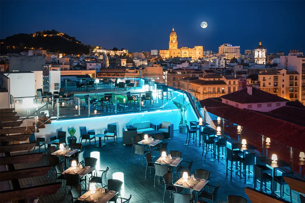 Utsikt från terrassen på det prestigefyllda hotellet AC Málaga Palacio | 