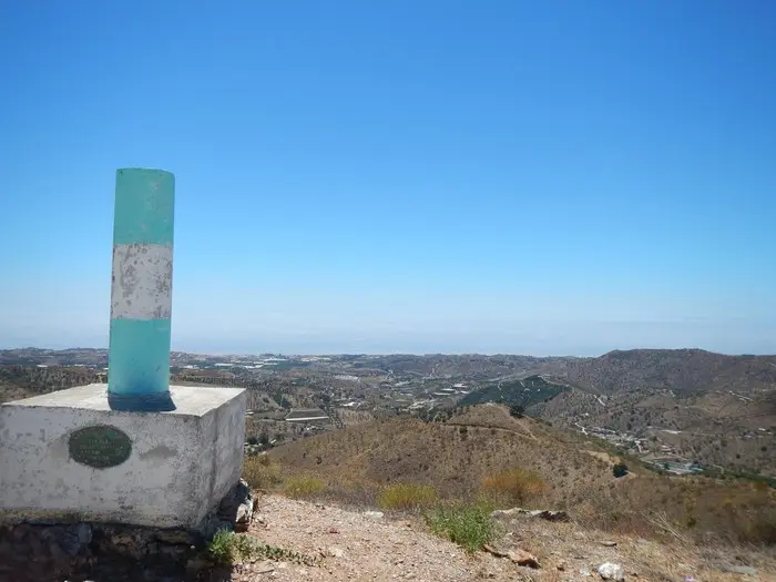 Utsiktspunktet Loma de Barcos har panoramautsikt over Iznate