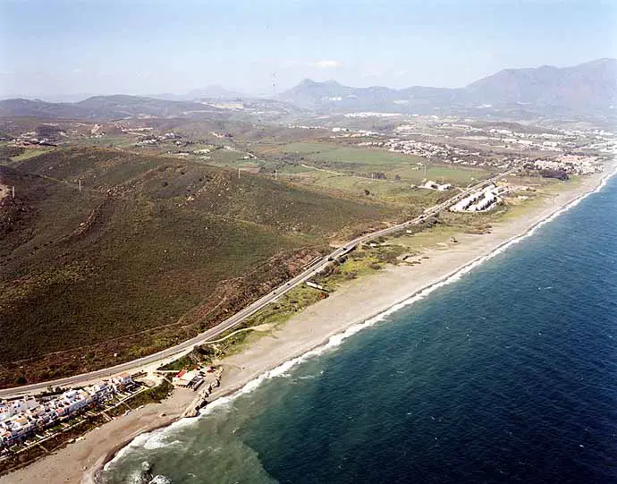 Plage étendue avec des paysages incroyables, Playa del Negro