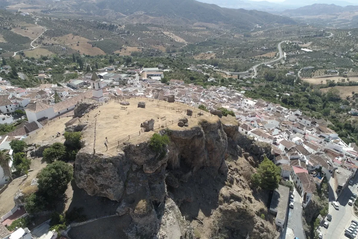 Uitzicht op het dorp vanaf de Mirador de Qasr Bunayra