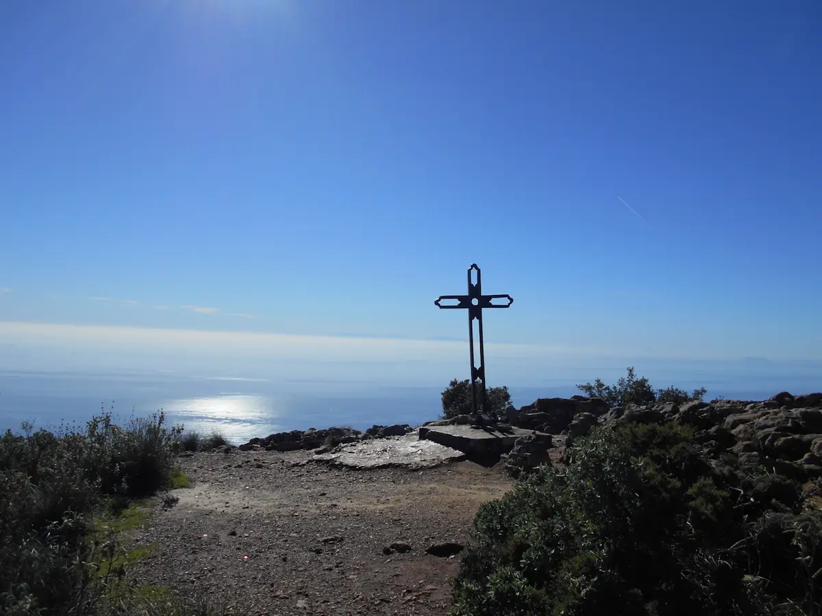 Der Pico de Juanar ist eine Route mit mittlerem Schwierigkeitsgrad, die Sie auf die Probe stellen wird