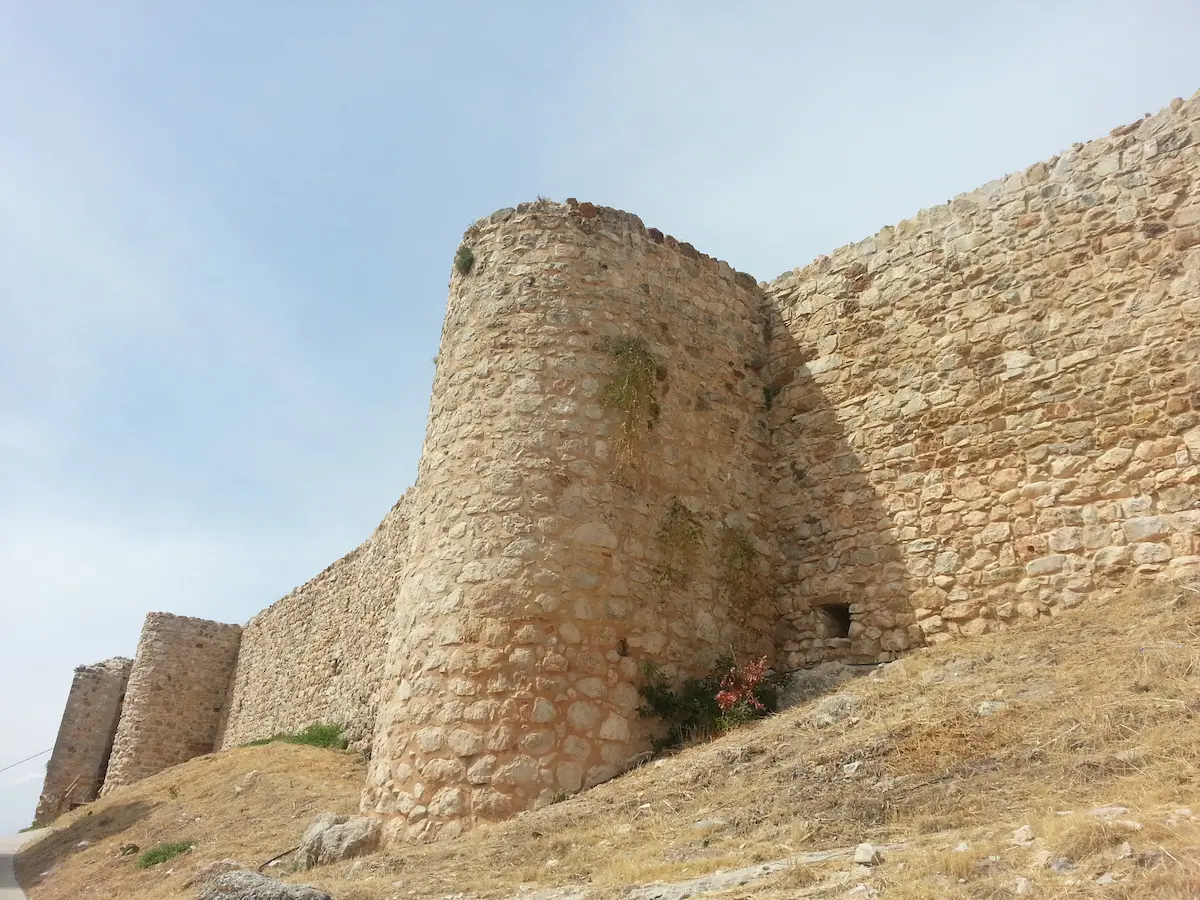 Die Burg von Archidona, gebaut auf der alten Stadtmauer