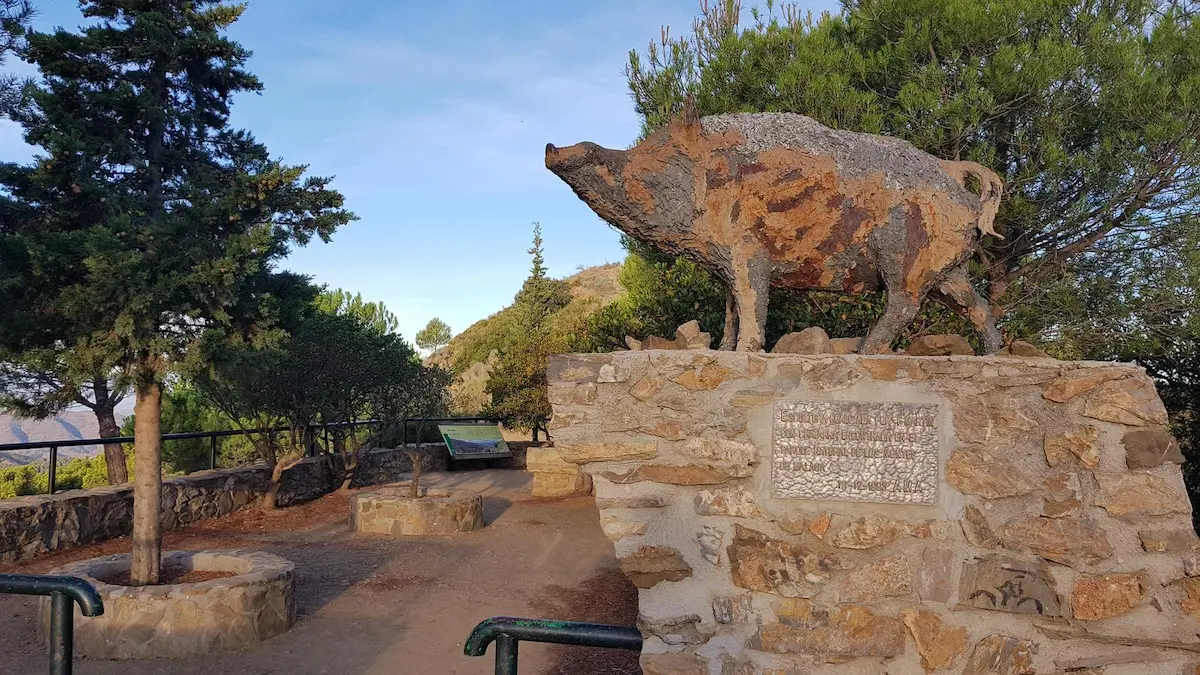 Skulptur af et vildsvin ved 'Mirador del Cochino'