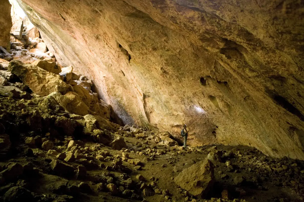 La route pavée de la torca