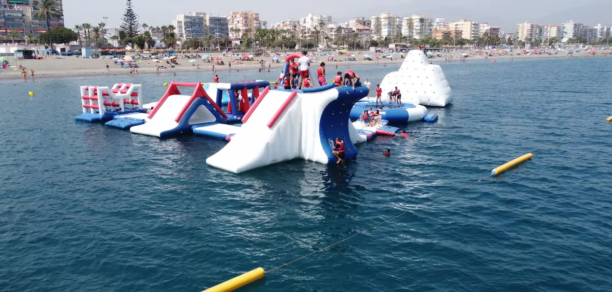 Fun Beach Park, parchi acquatici galleggianti sulle spiagge della Costa del Sol