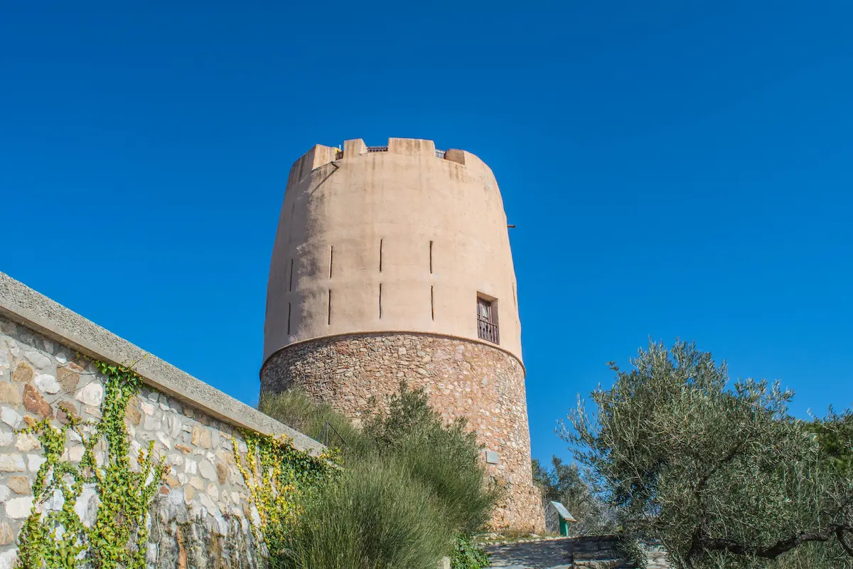 Zylindrischer Wachturm aus dem 16. Jahrhundert