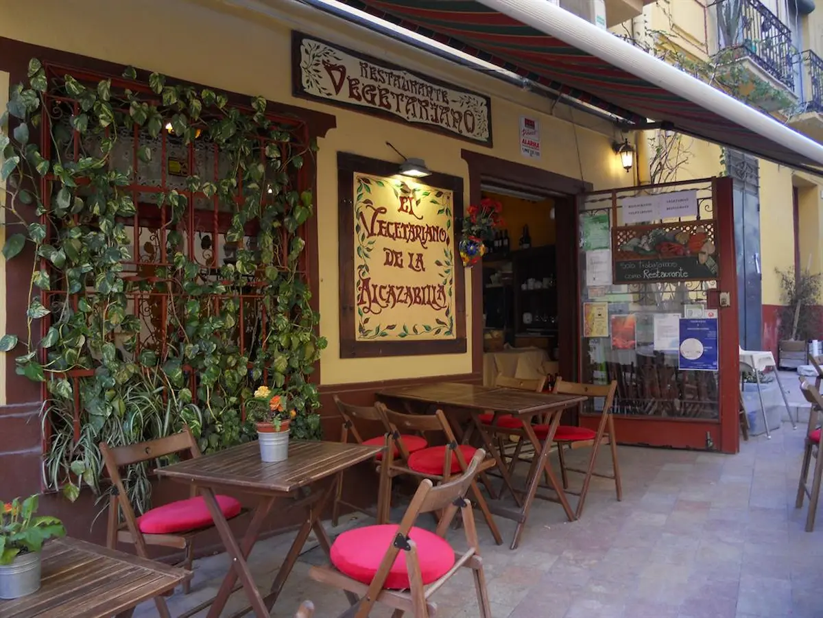 Terrassen på den vegetariske restaurant Alcazabilla i centrum af Malaga