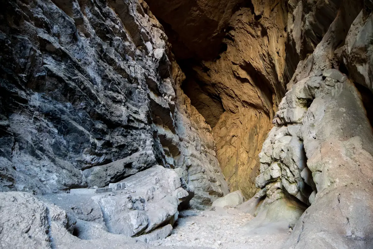 Entrada de la espectacular cueva del Hundidero en Montejaque