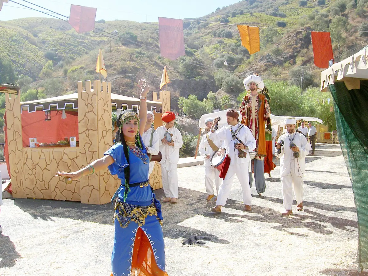 Cutareños dressed as monfíes celebrating the Fiesta de Monfi