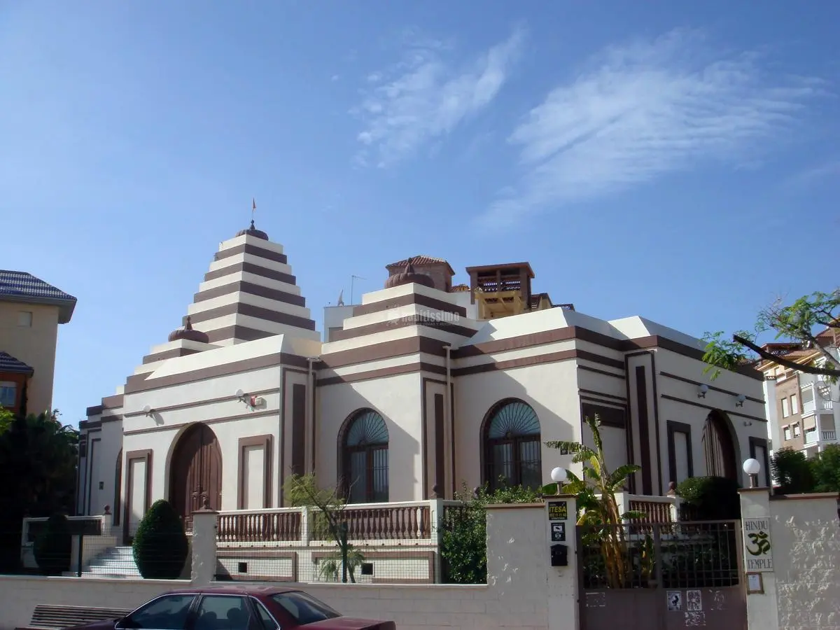 Hindu Temple, next to the Parque de la Paloma