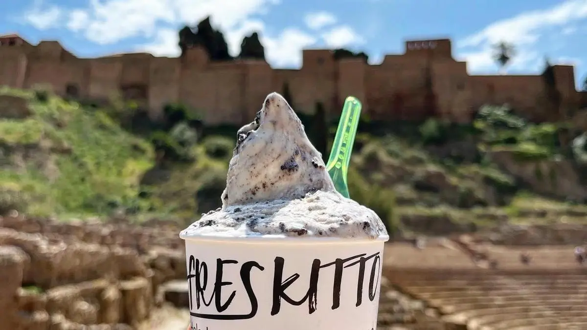 A tub of stracciatella from the ice cream parlour freskitto