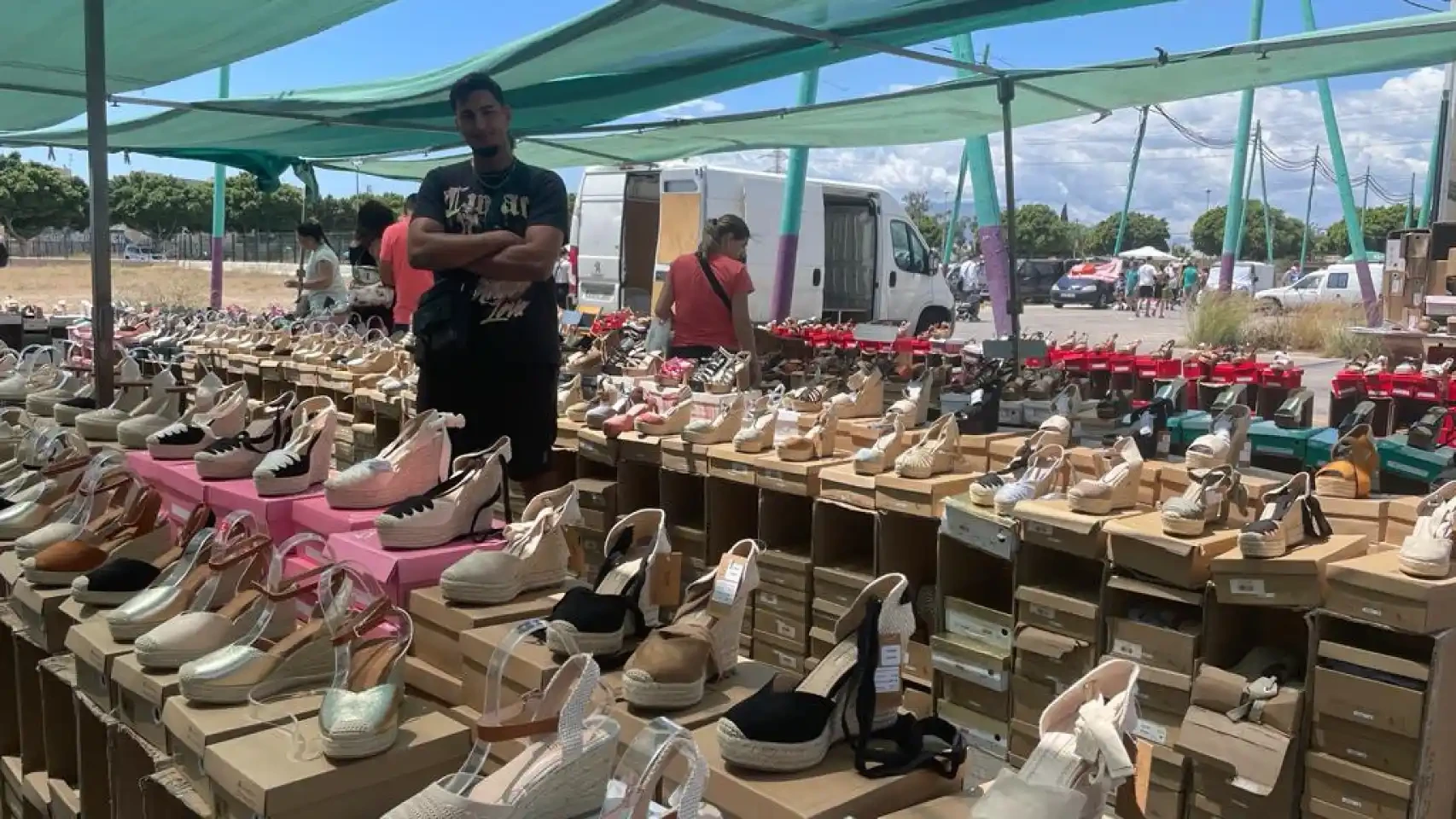 En række muligheder på gademarkederne i Torremolinos 