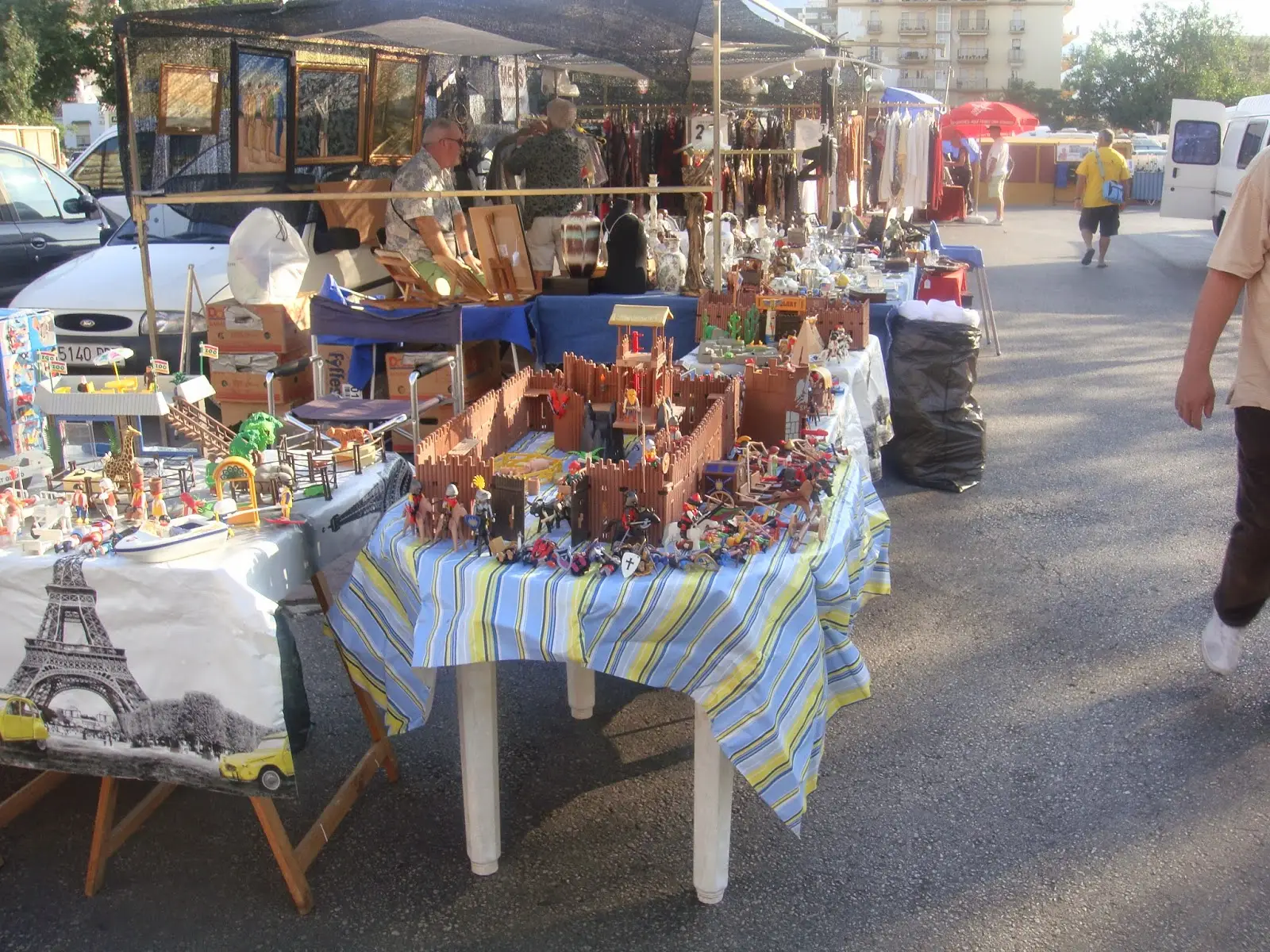 Antikviteter og skjulte skatte på loppemarkedet i Torremolinos