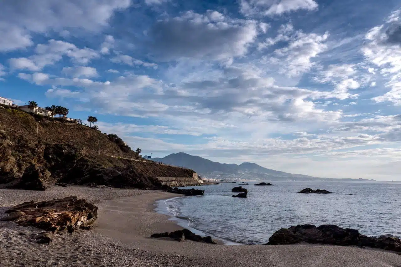Duik in het water van de stranden van Mijas Costa