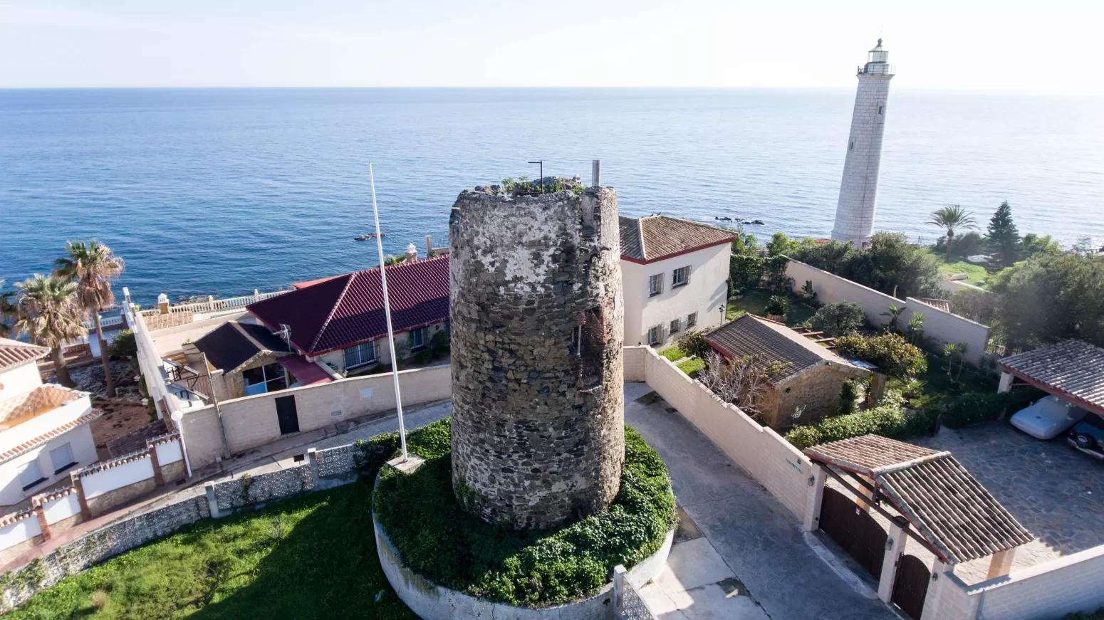 Luchtfoto van de Calaburras toren in Mijas