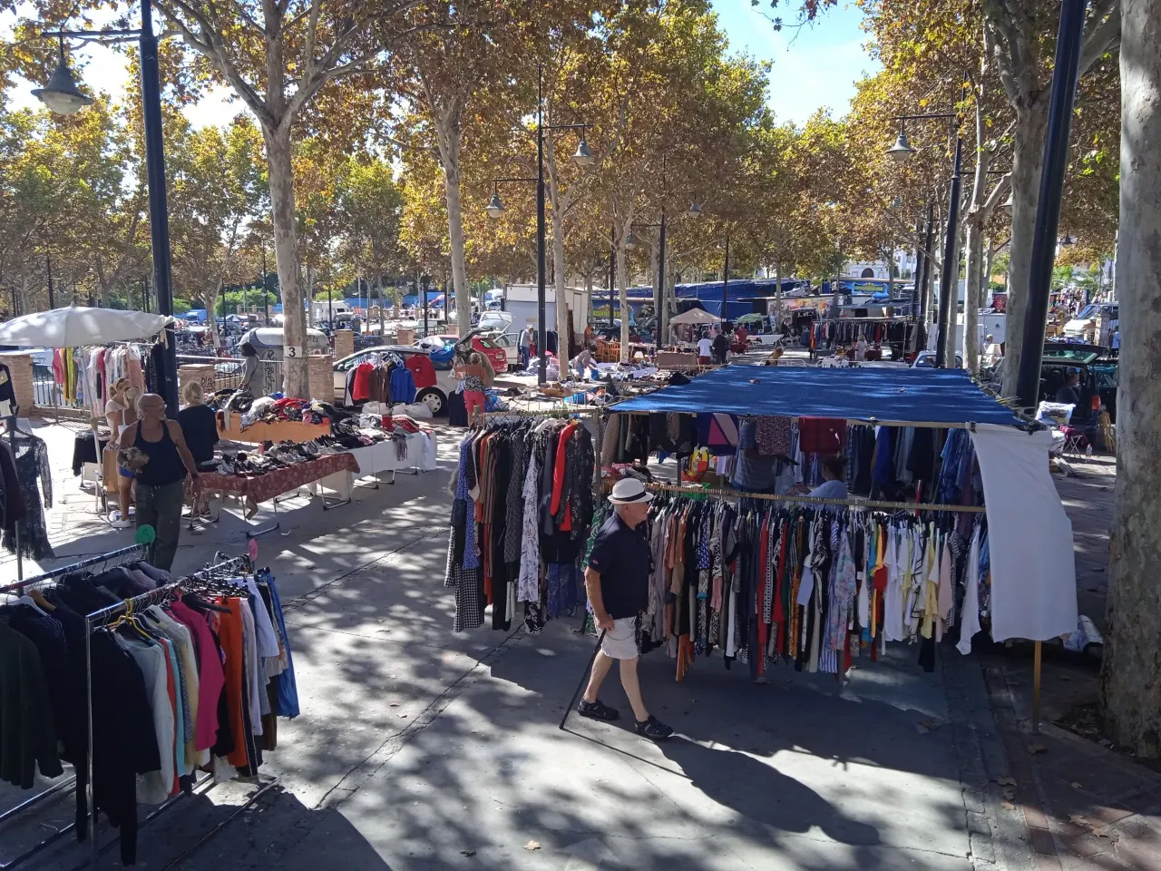 Stände auf dem Markt in Arroyo de la Miel