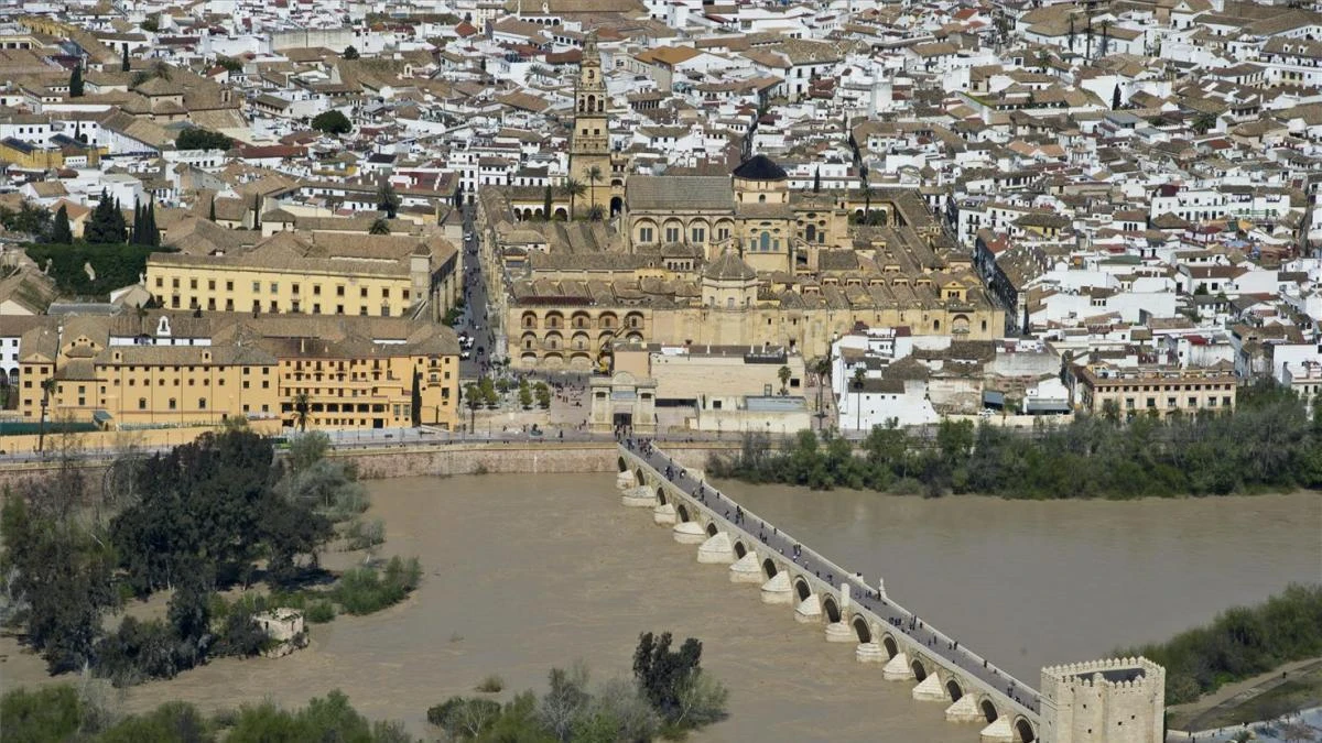 Luchtfoto van de Roman Bridge van Córdoba