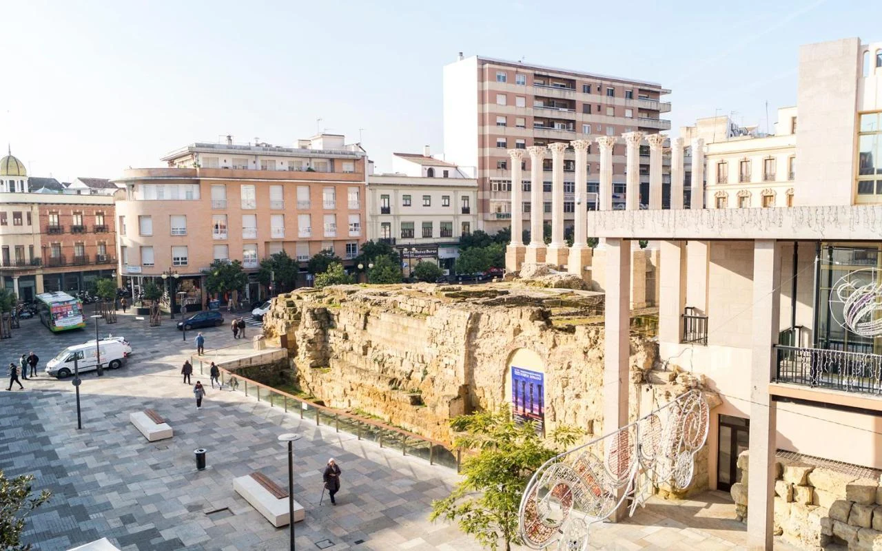 Vista del Templo romano de Córdoba en calle Capitulares