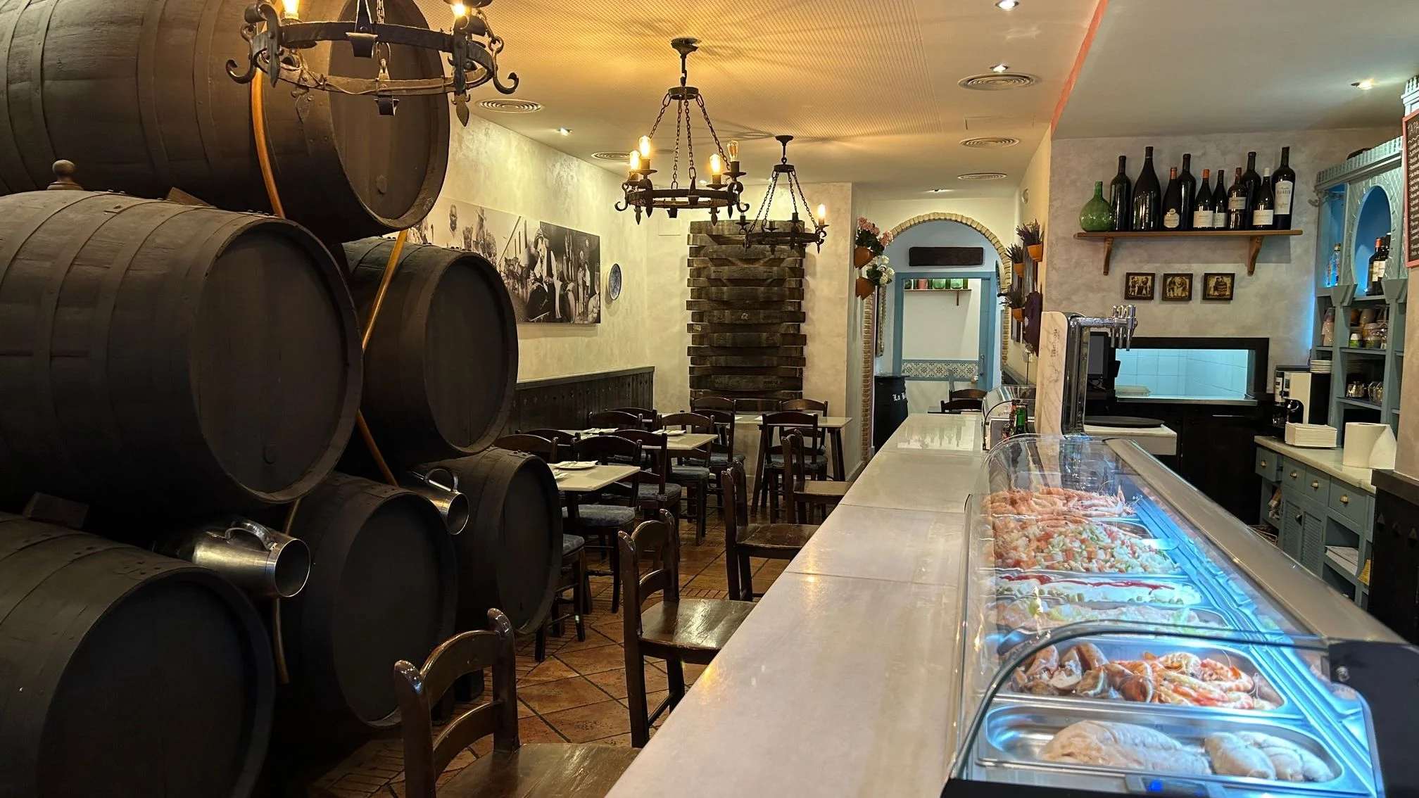 Inne i Taberna la Bodeguilla 1970 i Córdoba