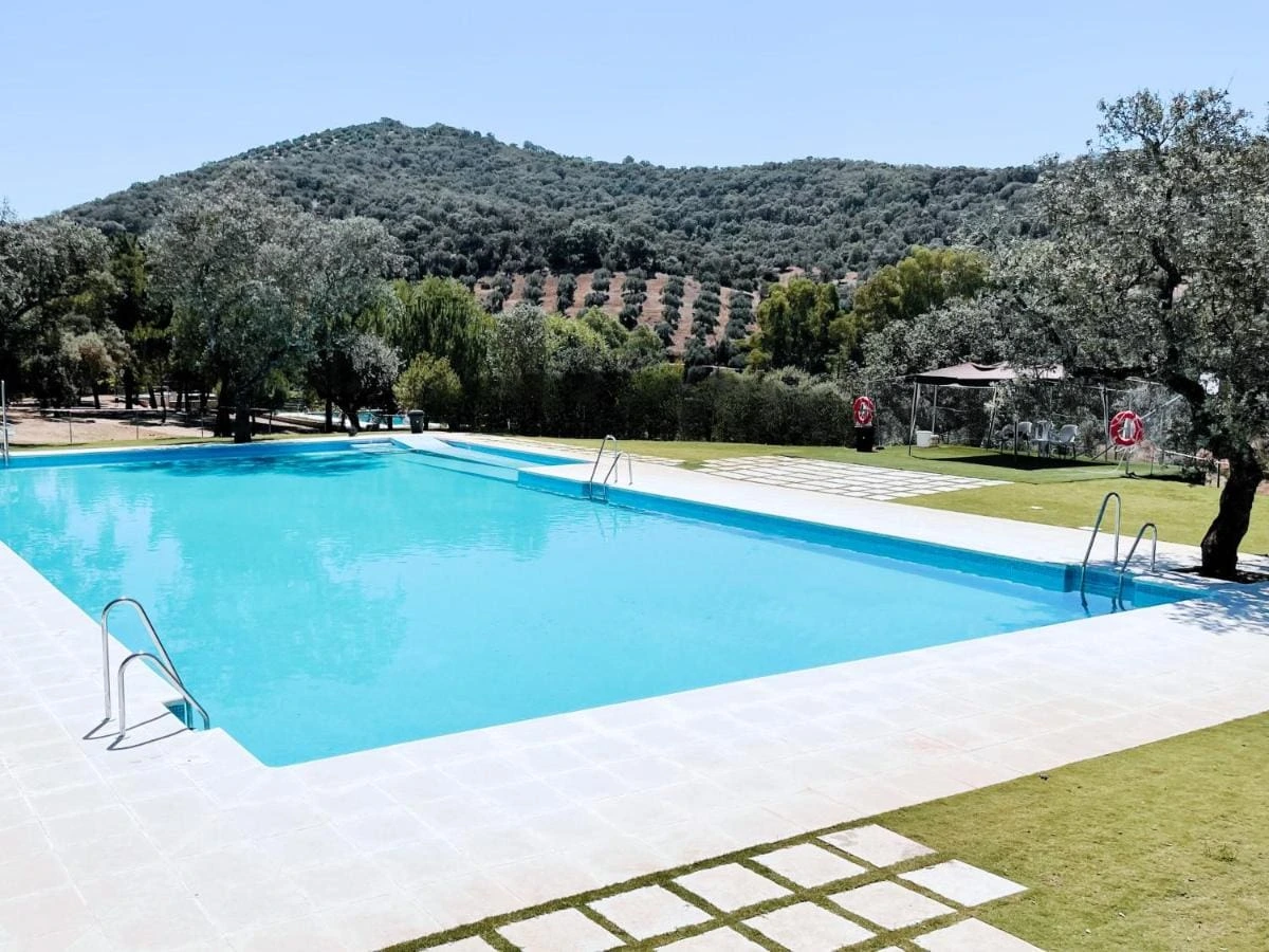 Rafraîchis-toi dans la piscine du camping Puente Nuevo à Cordoba