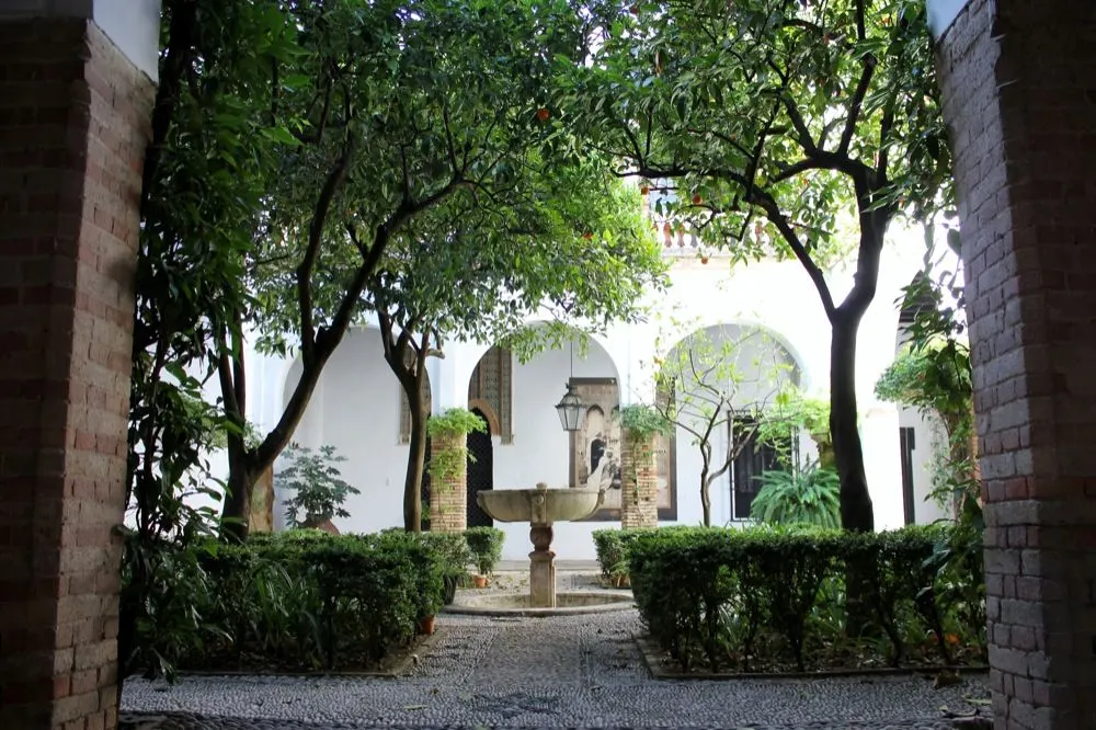 Porte de la cour de la Maison des Guzmanes