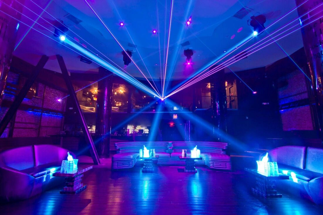 Udforsk indersiden af Bambu Club, en topnatklub i Córdoba