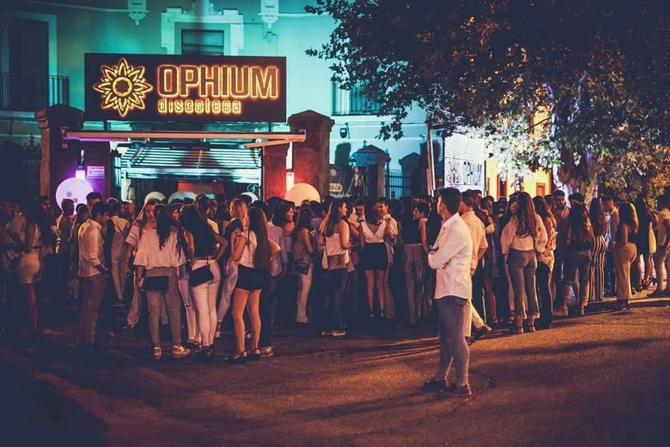 Find ud af, hvorfor alle står i kø ved Ophium Córdoba